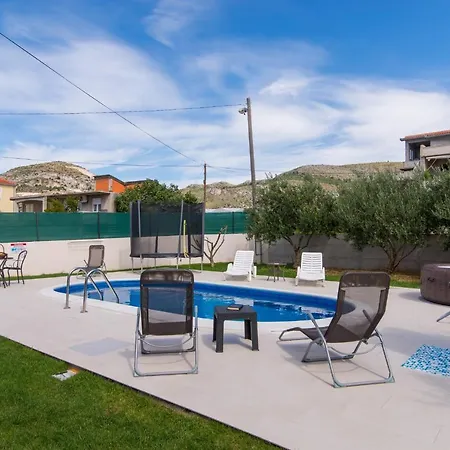 Initium,heated Pool Season *