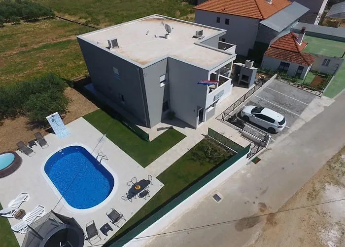 Initium,heated Pool Season *