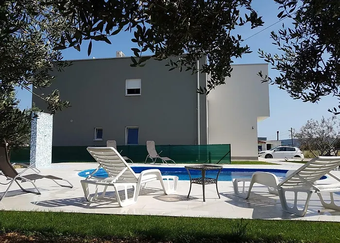 Initium,heated Pool Season * Трогір